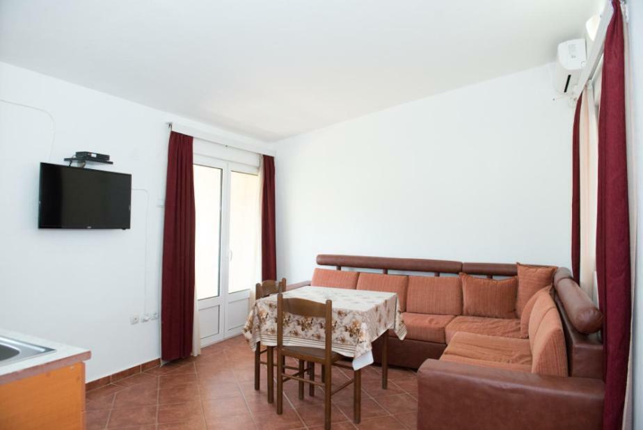 Apartmani Lasta Dobra Voda Buitenkant foto