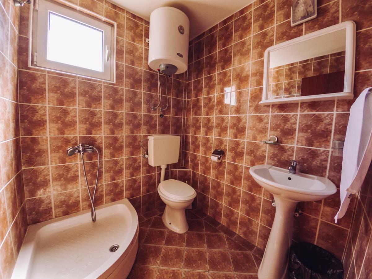 Apartmani Lasta Dobra Voda Buitenkant foto