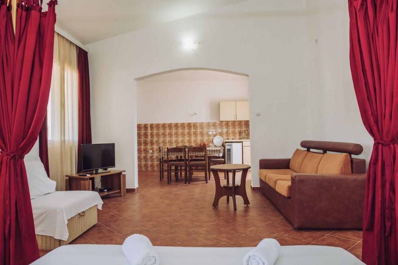 Apartmani Lasta Dobra Voda Buitenkant foto
